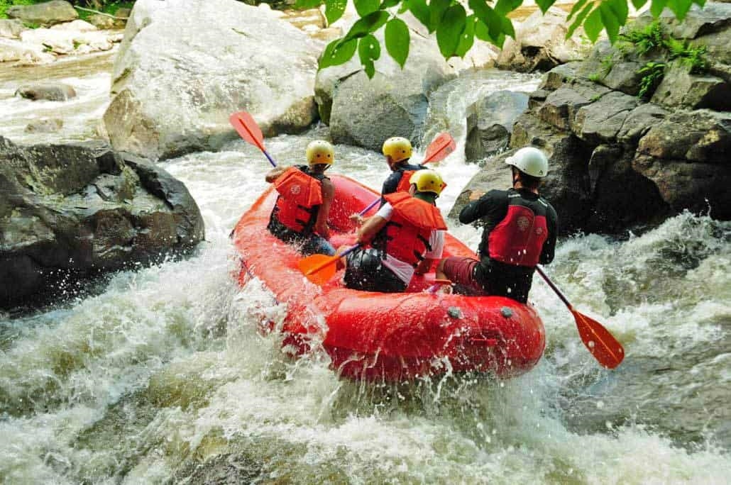 Chèo thuyền vượt thác ( Rafting Tour)