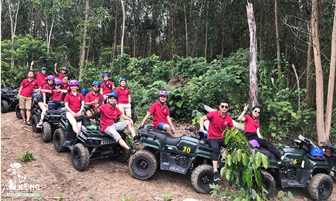 Combo 1: Trượt cáp trong rừng ( Zipline Canopy Tour) và lái xe địa hình trong rừng ( ATV Extreme Tour)