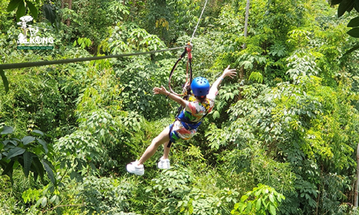 Combo 1: Trượt cáp trong rừng ( Zipline Canopy Tour) và lái xe địa hình trong rừng ( ATV Extreme Tour)