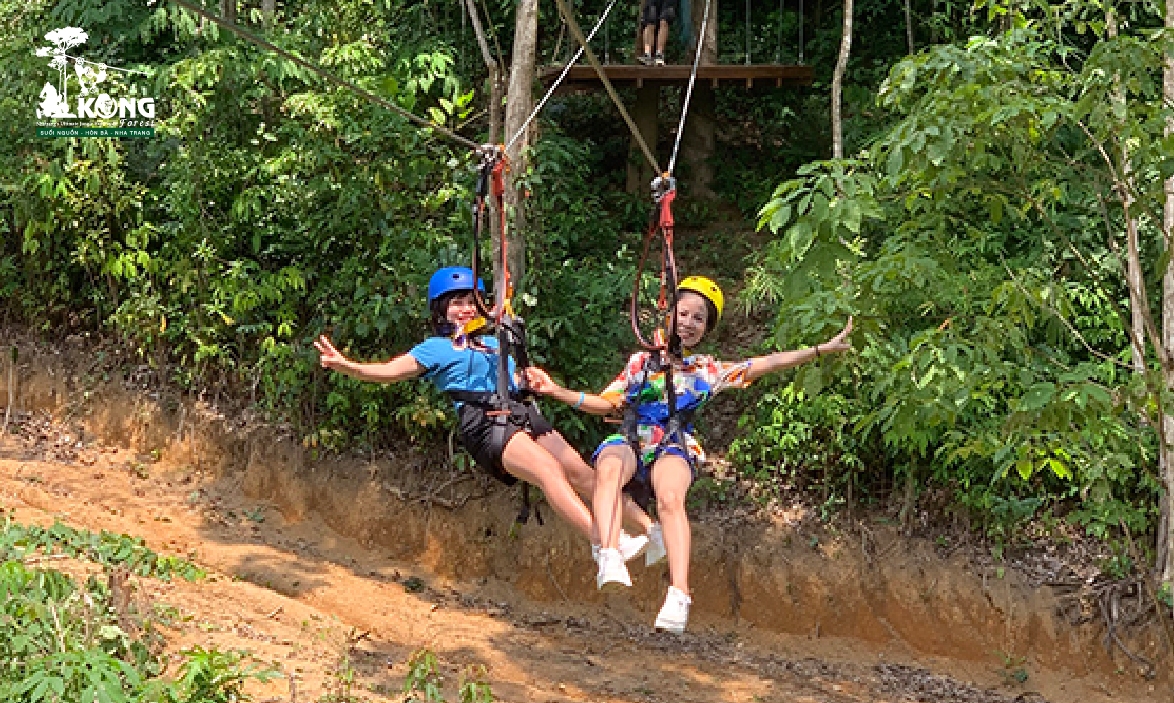 Combo 1: Trượt cáp trong rừng ( Zipline Canopy Tour) và lái xe địa hình trong rừng ( ATV Extreme Tour)