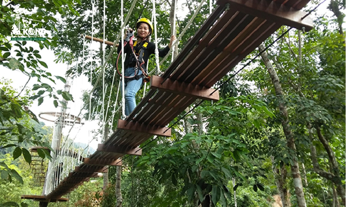 Combo 1: Trượt cáp trong rừng ( Zipline Canopy Tour) và lái xe địa hình trong rừng ( ATV Extreme Tour)