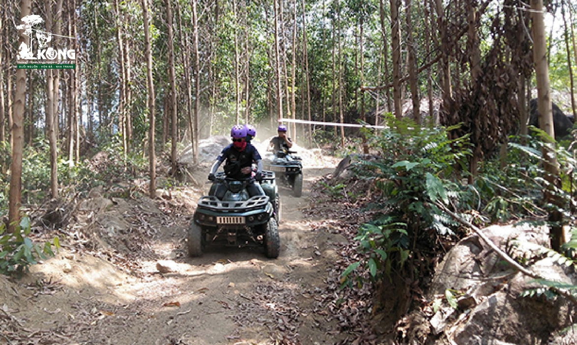 Combo 1: Trượt cáp trong rừng ( Zipline Canopy Tour) và lái xe địa hình trong rừng ( ATV Extreme Tour)