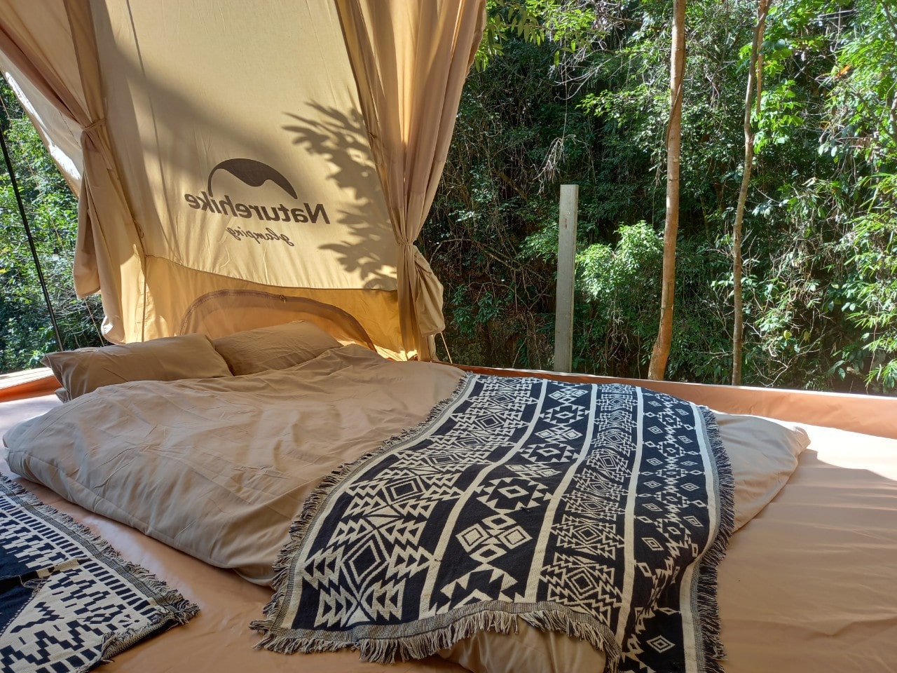 cam-trai-o-kong-forest